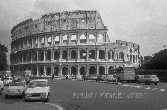 Das Colosseo in Rom in den 1950er- oder 1960er-Jahren